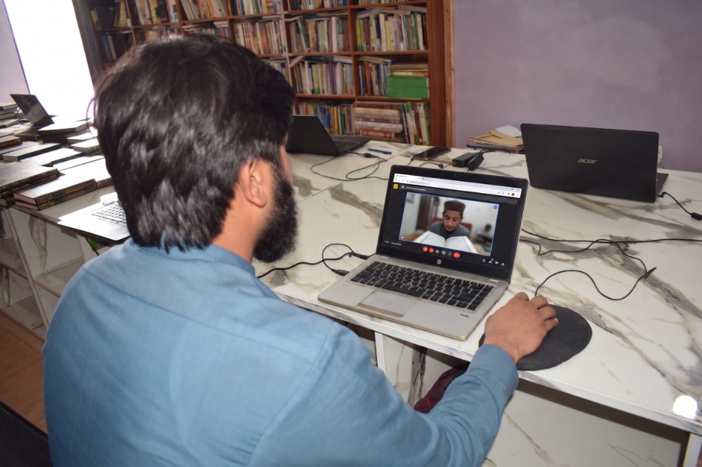 Online 1-on-1 Class - Al Tanzeel Quran Academy Student