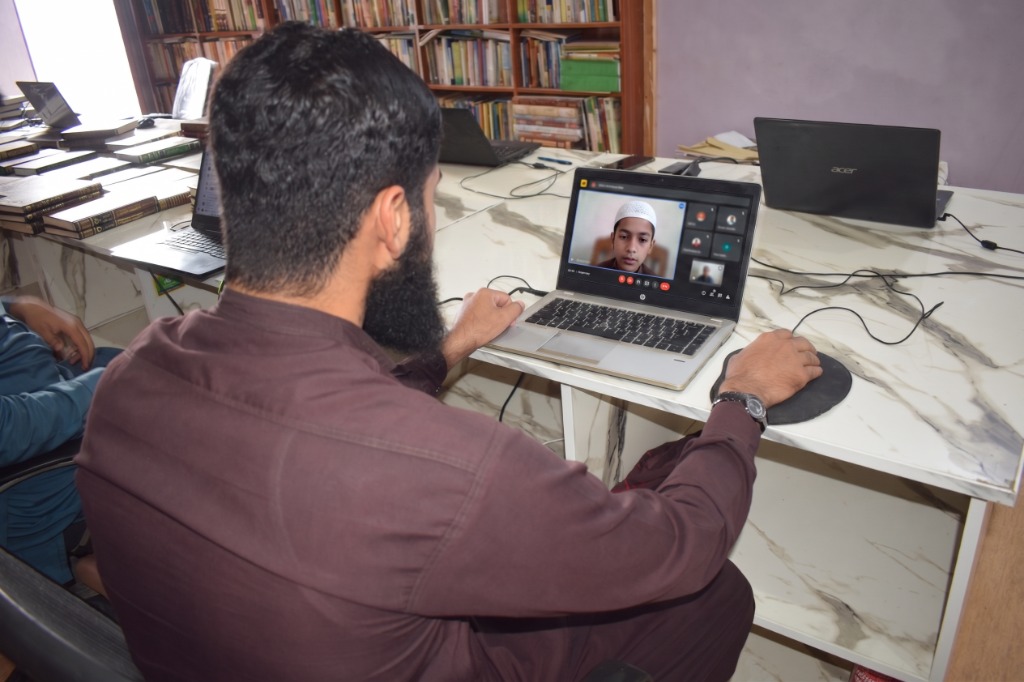 Live 1-on-1 Quran Class - Al Tanzeel Quran Academy Student